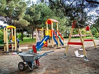 Детская площадка в парке "Ореховая роща"